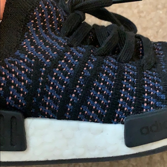 Adidas Women’s Boost knit sneakers size 6 - Picture 5 of 5